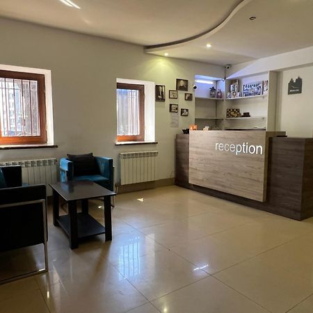 Saryan Hotel Ереван Екстериор снимка