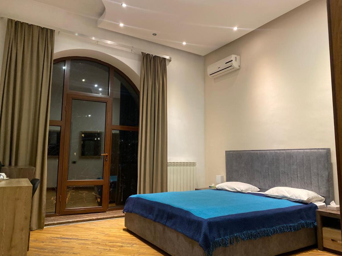 Saryan Hotel Ереван Екстериор снимка