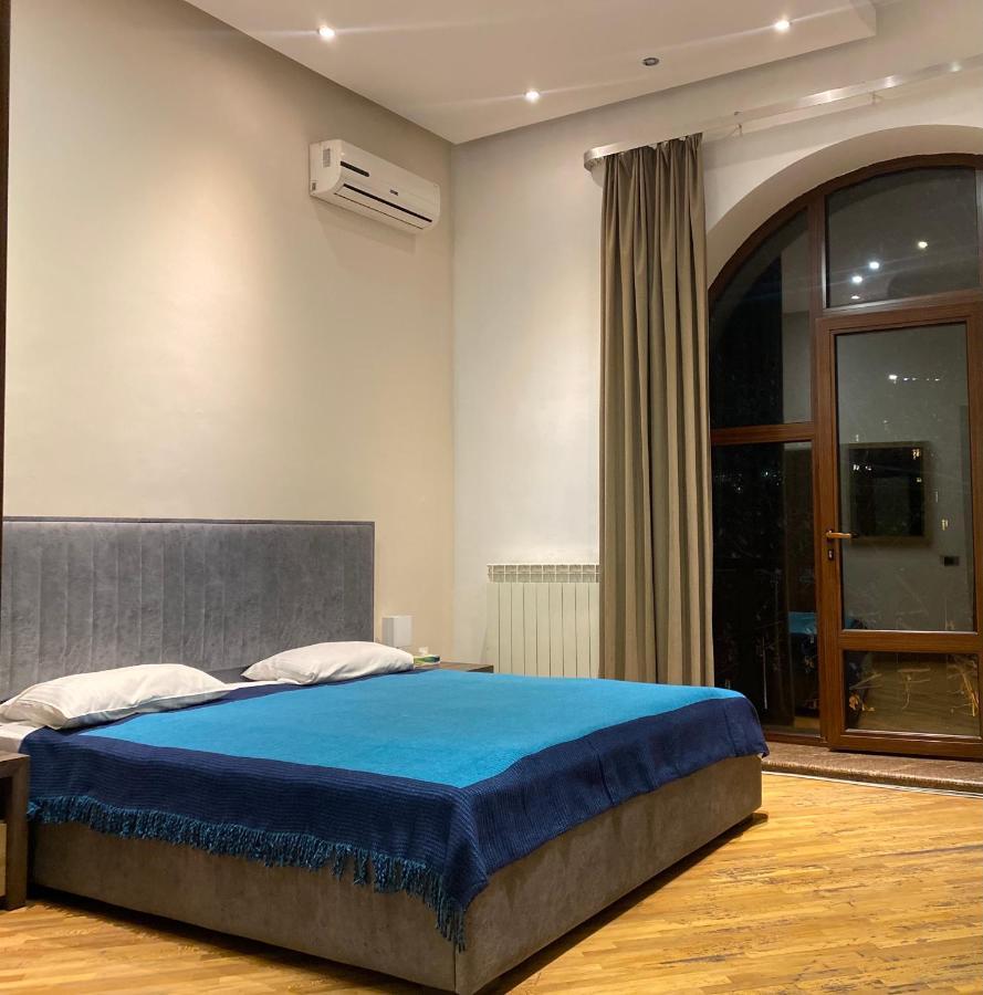 Saryan Hotel Ереван Екстериор снимка