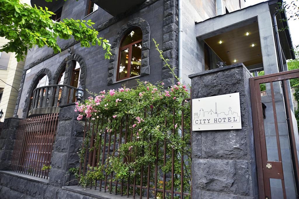 Saryan Hotel Ереван Екстериор снимка