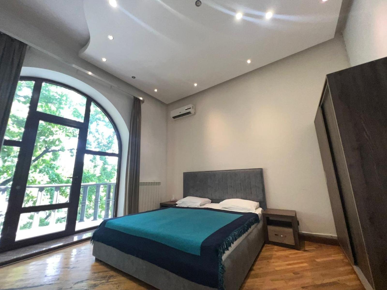 Saryan Hotel Ереван Екстериор снимка