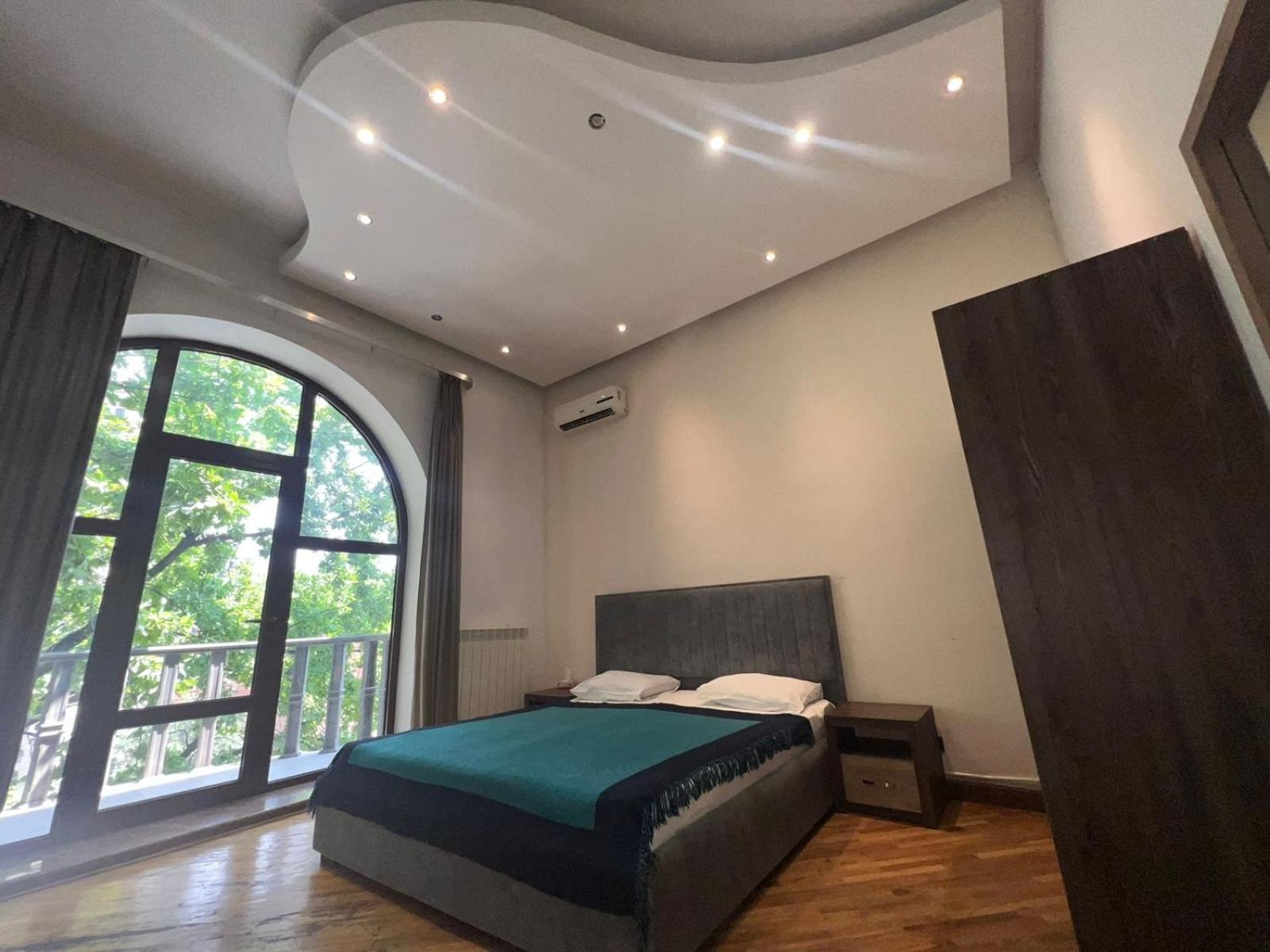 Saryan Hotel Ереван Екстериор снимка