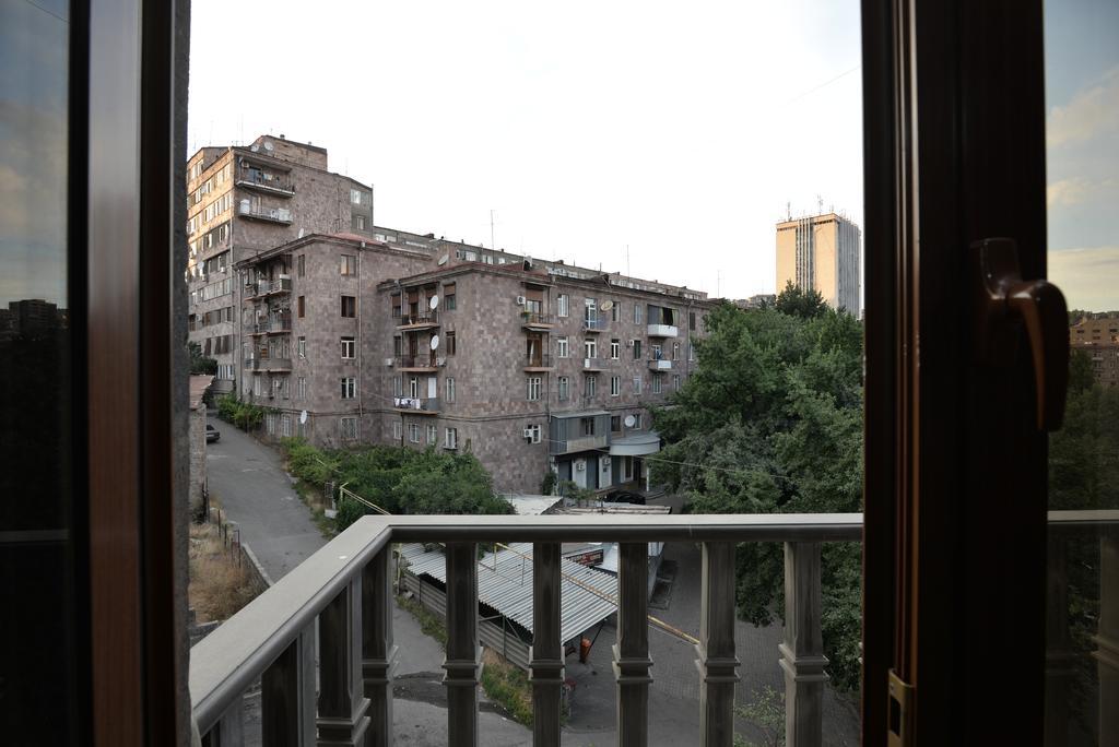 Saryan Hotel Ереван Екстериор снимка