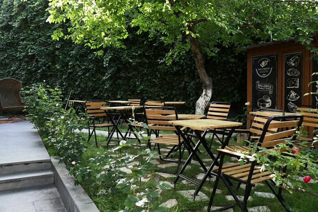 Saryan Hotel Ереван Екстериор снимка