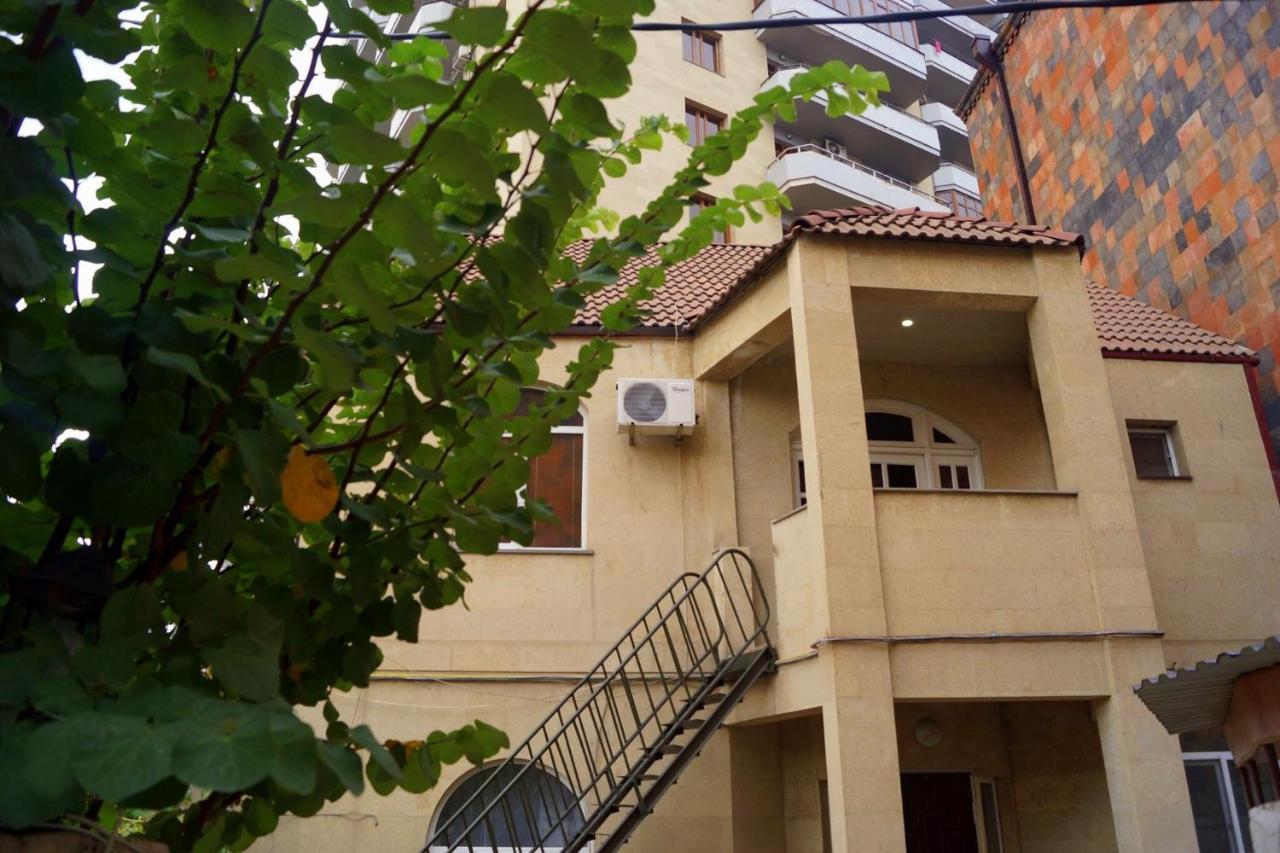 Saryan Hotel Ереван Екстериор снимка