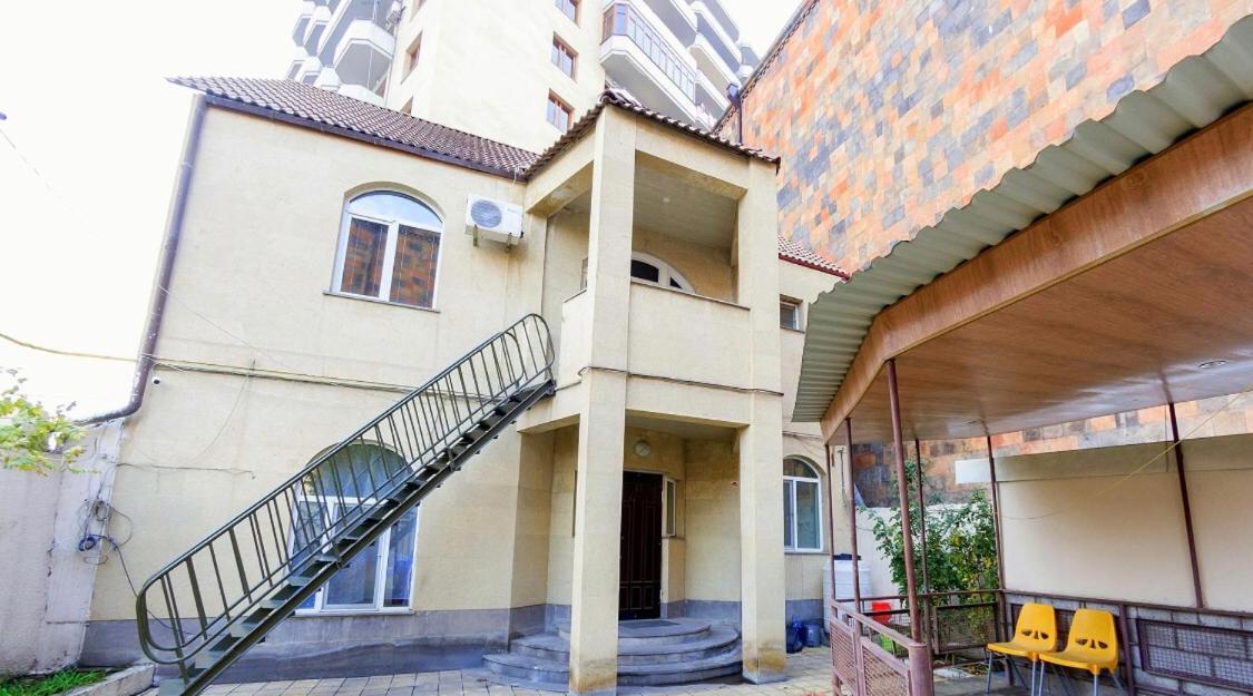 Saryan Hotel Ереван Екстериор снимка