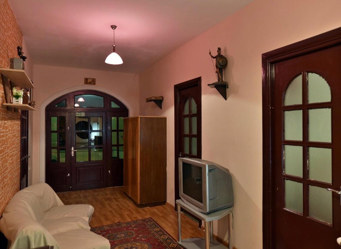 Saryan Hotel Ереван Екстериор снимка