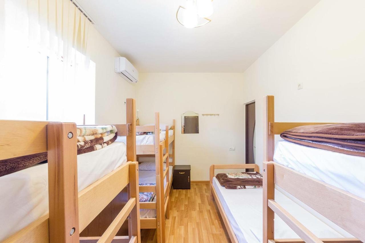 Saryan Hotel Ереван Екстериор снимка