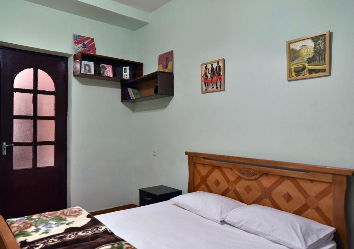 Saryan Hotel Ереван Екстериор снимка