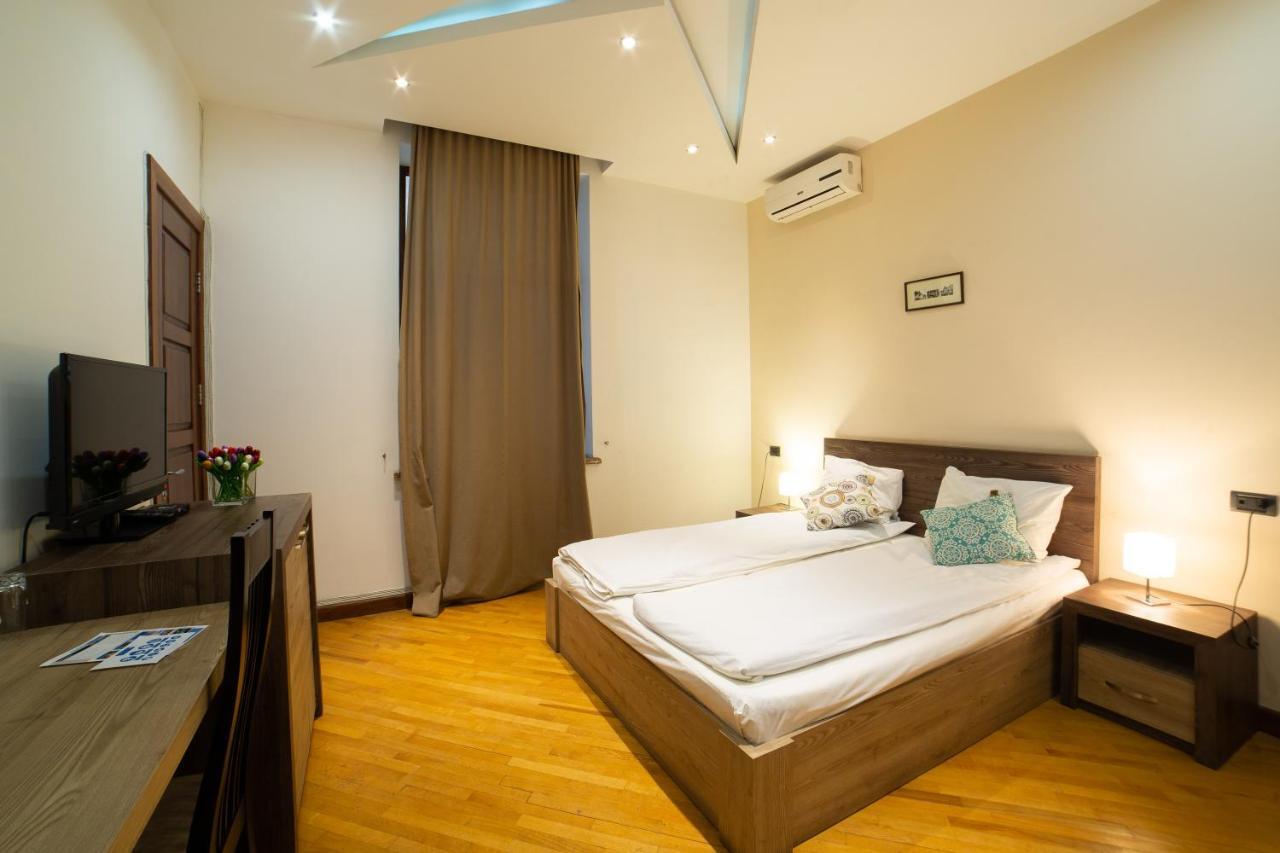 Saryan Hotel Ереван Екстериор снимка