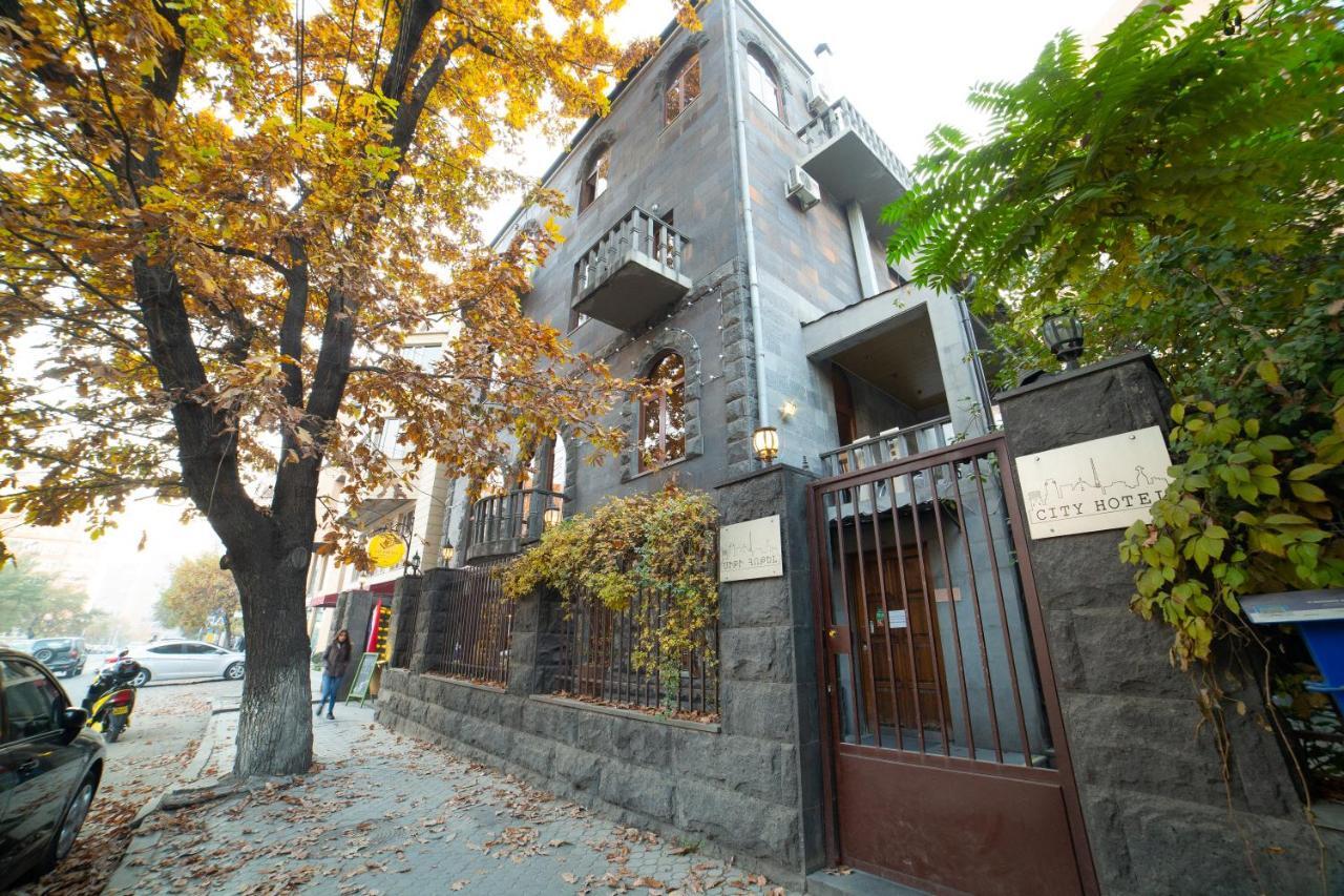 Saryan Hotel Ереван Екстериор снимка