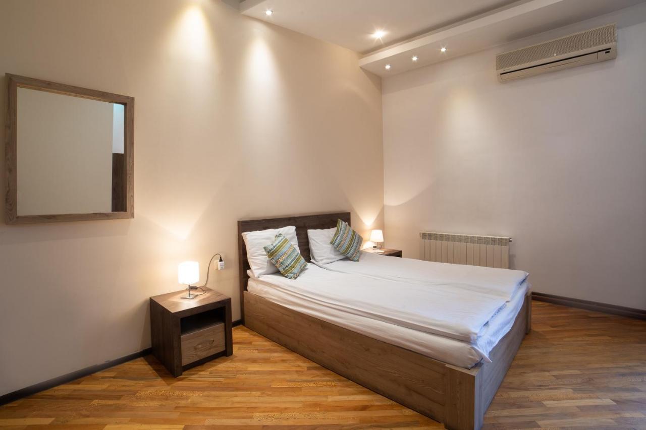 Saryan Hotel Ереван Екстериор снимка