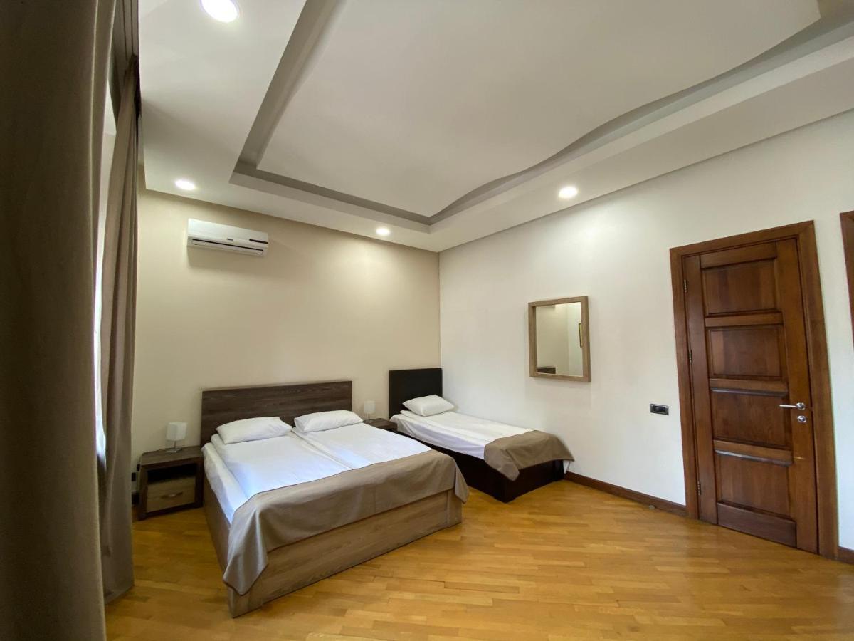 Saryan Hotel Ереван Екстериор снимка